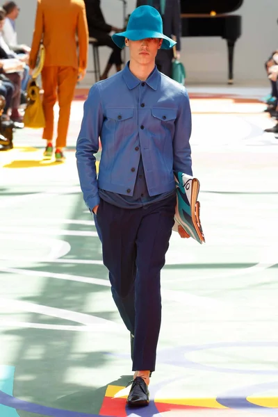 Look 32